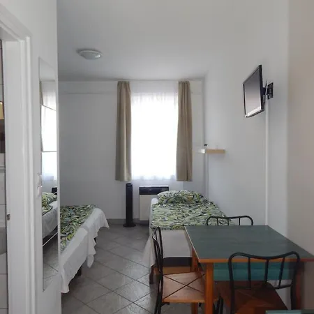 Holdfeny Vendeghaz Abádszalók
