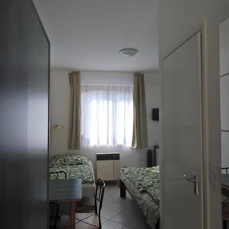 Holdfeny Vendeghaz * Abádszalók
