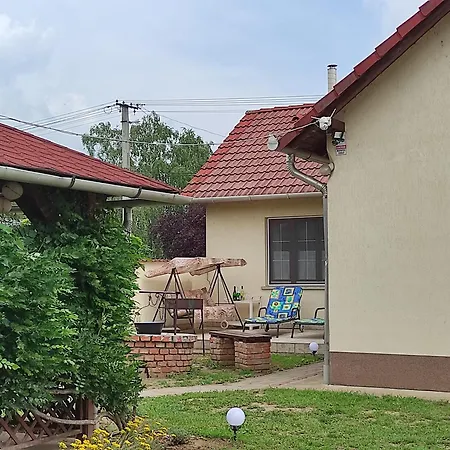 Holdfeny Vendeghaz Апартаменты *