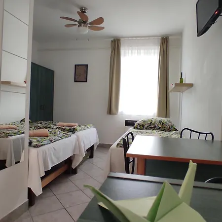 Holdfeny Vendeghaz Abádszalók