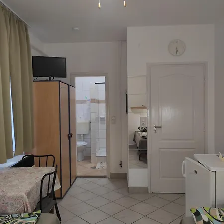 Holdfeny Vendeghaz * Abádszalók