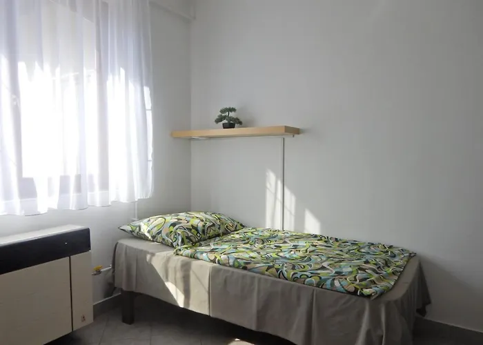 Holdfeny Vendeghaz Abádszalók
