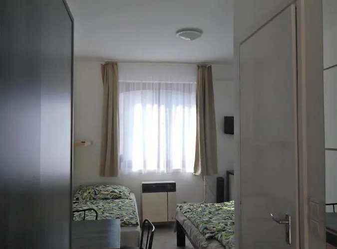 Holdfeny Vendeghaz * Abádszalók
