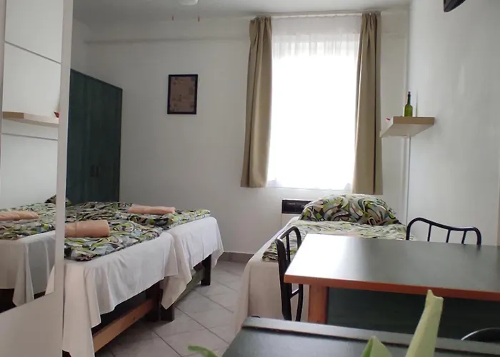 Holdfeny Vendeghaz Abádszalók