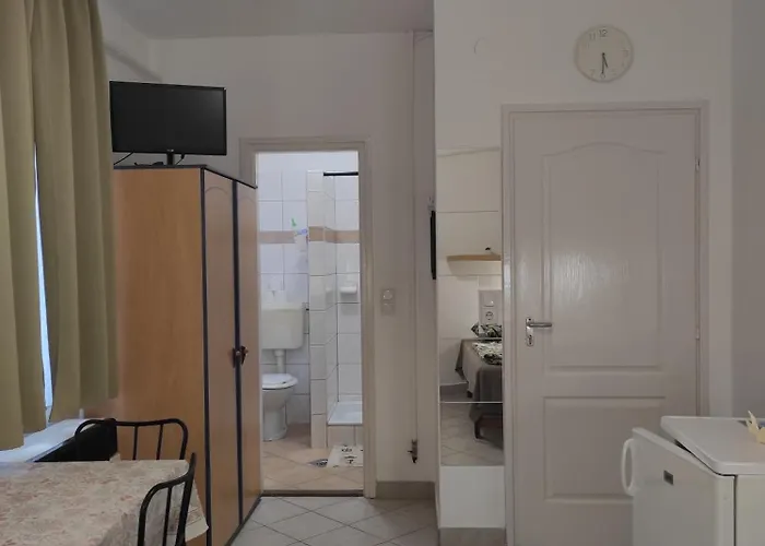 Holdfeny Vendeghaz * Abádszalók
